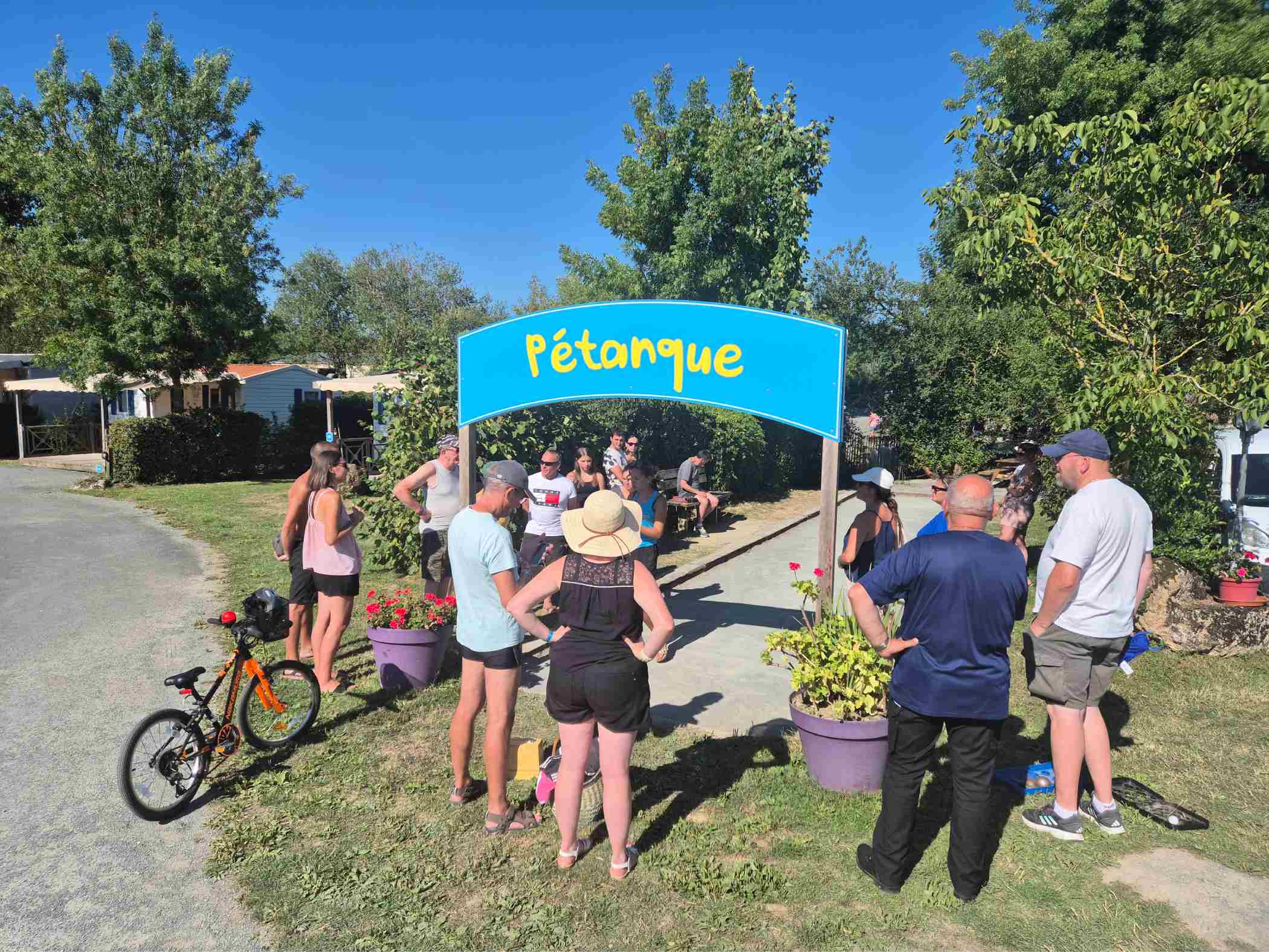 terrain petanque camping puy du fou