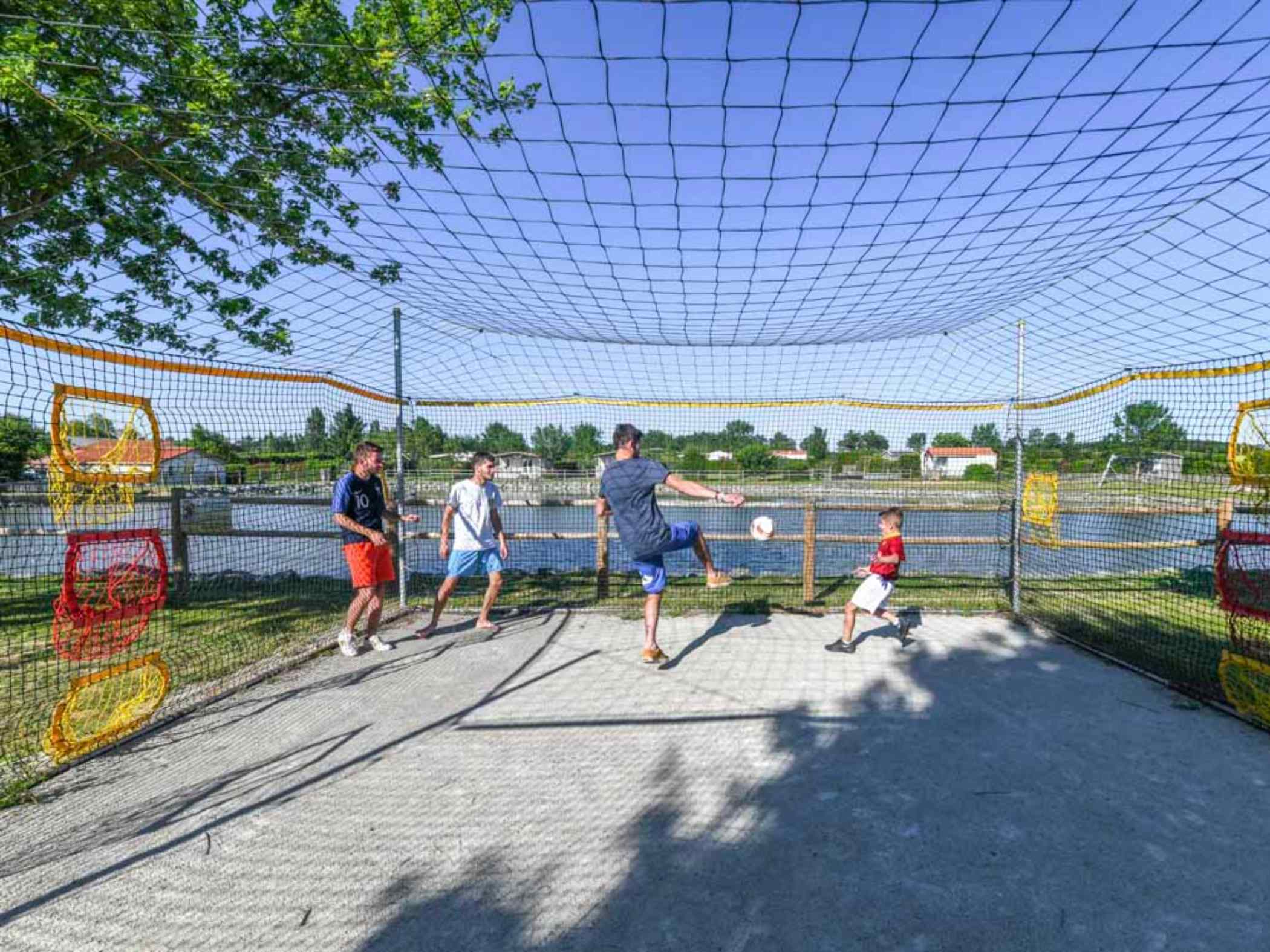 terrain sport camping puy du fou