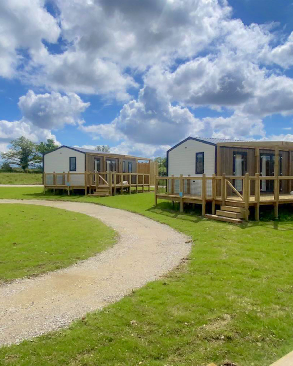 Mobil-homes du quartier piéton Family du camping à 20 minutes du Puy du Fou en Vendée